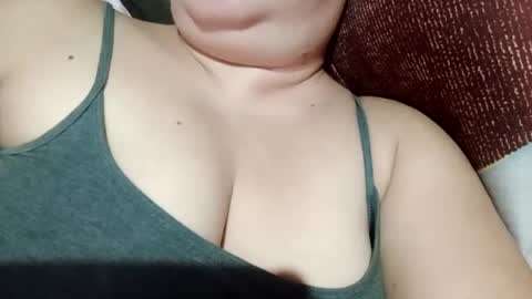 lovely_orchid online show from December 25, 2024, 3:28 pm