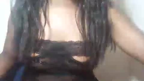 lovelylarra online show from February 19, 2026, 7:04 am