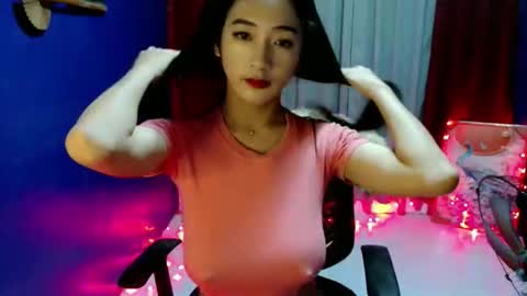 lovelypetite143 online show from May 17, 2026, 2:02 pm