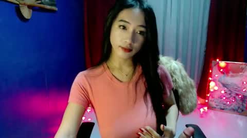 lovelypetite143 online show from May 25, 2026, 3:29 pm