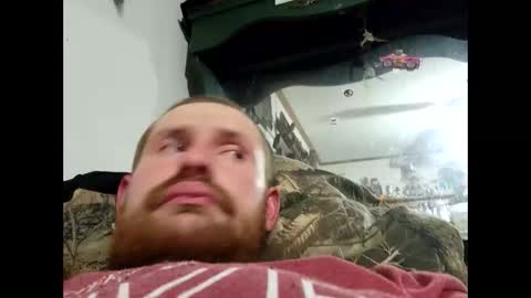 Snapshot of lovepussy98xb chatting on October 17, 2025, 12:25 am lovepussy98xb online show from October 17, 2025, 12:25 am