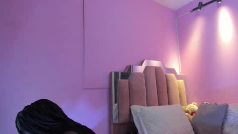 L O V E  online show from December 18, 2025, 11:49 am