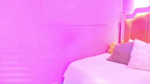 L O V E  online show from April 13, 2026, 12:21 pm