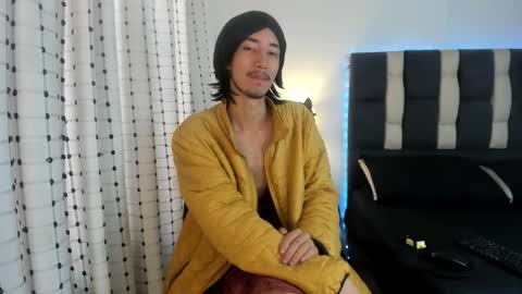 loverisu online show from January 7, 2026, 8:44 pm