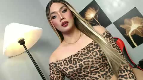 lovers moon22 online show from January 15, 2026, 12:43 pm