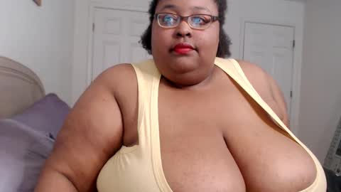 Snapshot of loves_aura chatting on February 13, 2025, 1:08 am Alyson online show from February 13, 2025, 1:08 am