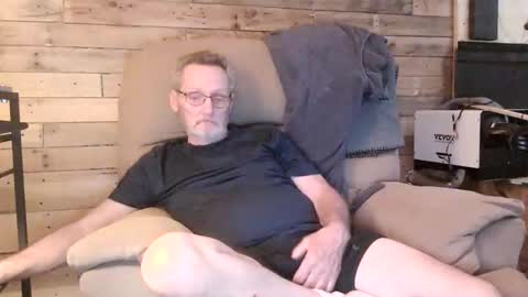 Snapshot of lovesex6565 chatting on April 3, 2026, 10:08 pm just here to have fun and cum online show from April 3, 2026, 10:08 pm