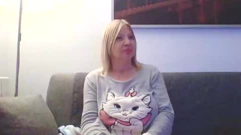 Marlyn online show from December 4, 2024, 9:13 pm