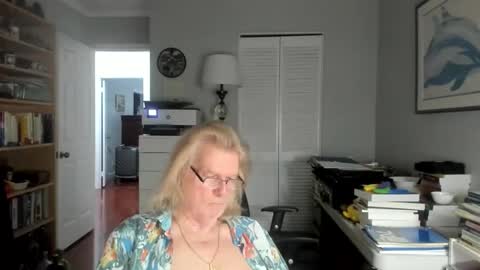 Snapshot of lovestylistwomen chatting on May 6, 2026, 6:19 am Michael online show from May 6, 2026, 6:19 am