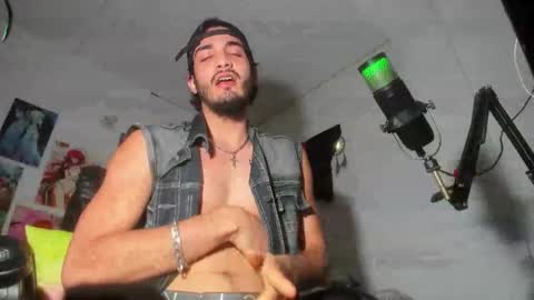 lovexjuxn77 online show from November 22, 2025, 4:06 pm