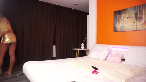 Nora online show from November 22, 2025, 4:33 am