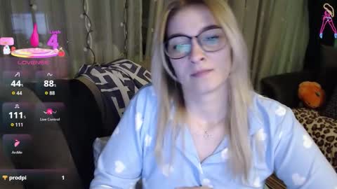 Antonia online show from March 3, 2026, 7:42 pm