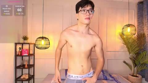 lUAN online show from December 2, 2025, 8:04 pm