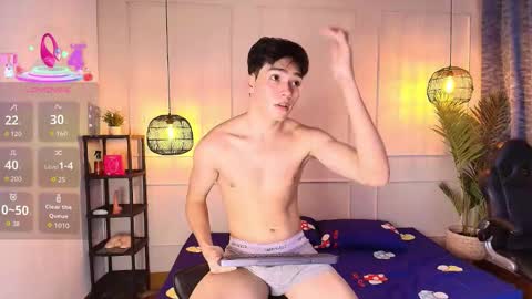 lUAN online show from December 15, 2025, 8:13 pm