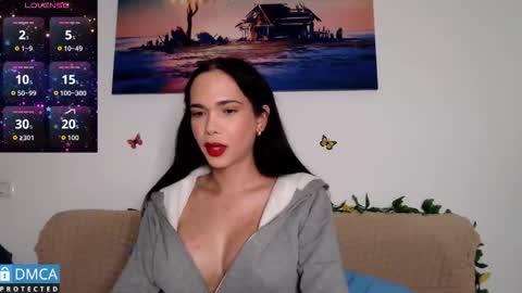 Snapshot of luara_ chatting on October 22, 2025, 9:09 am luara_ online show from October 22, 2025, 9:09 am