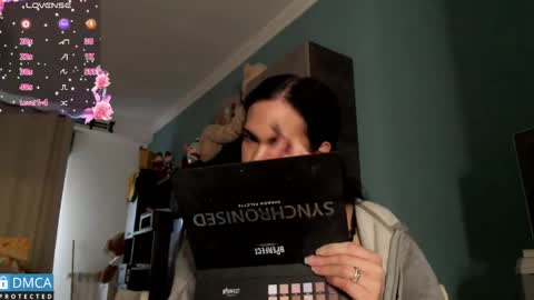 luara_ online show from May 16, 2026, 6:17 pm