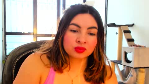 luara__01__lecat_1 online show from November 25, 2025, 9:48 pm