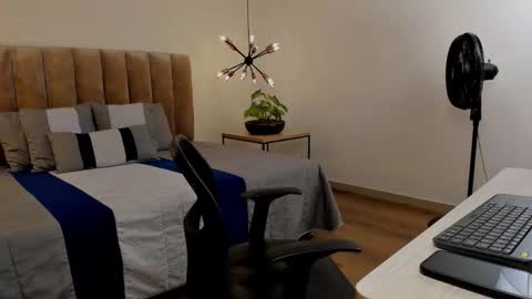 luca_morettii online show from September 10, 2025, 12:05 pm