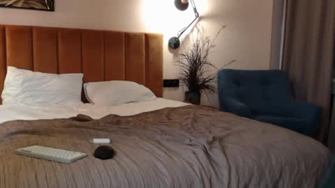 lucacharm online show from February 9, 2025, 3:11 am