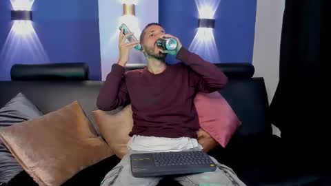 Lucas online show from February 12, 2026, 3:56 am