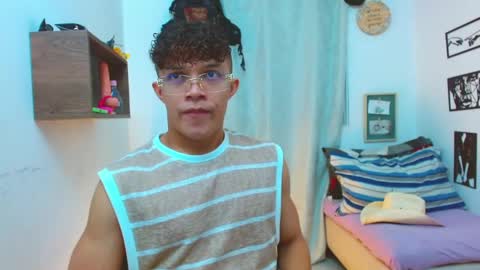 Lucas Luxx online show from September 12, 2025, 1:22 pm