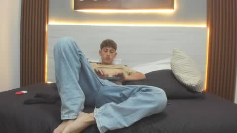 Snapshot of lucas_red chatting on June 9, 2026, 4:13 am Lucas online show from June 9, 2026, 4:13 am