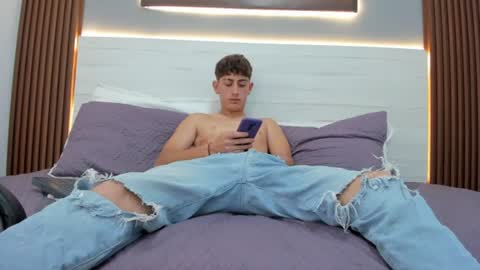 Snapshot of lucas_red chatting on June 10, 2026, 4:23 am Lucas online show from June 10, 2026, 4:23 am