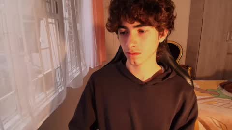 lucas_xo online show from October 10, 2025, 9:47 pm