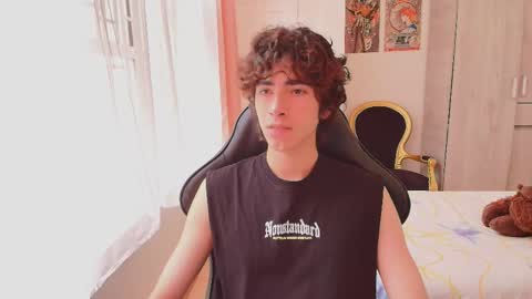 lucas_xo online show from October 20, 2025, 3:56 pm