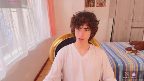 lucas_xo online show from November 12, 2025, 4:29 pm