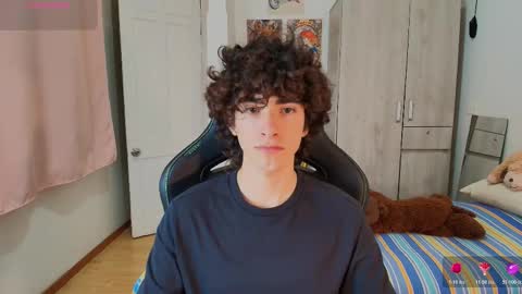 lucas_xo online show from December 14, 2025, 1:11 am