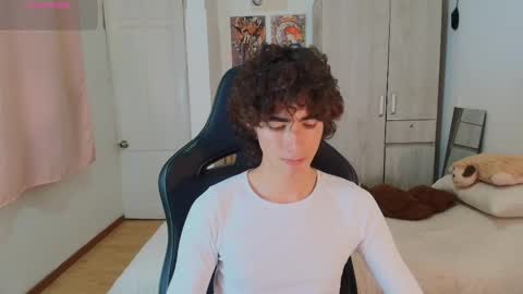 lucas_xo online show from December 20, 2025, 5:03 am