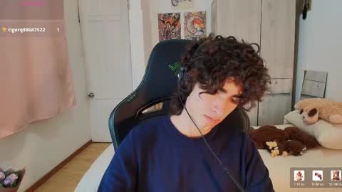 lucas_xo online show from February 5, 2026, 12:48 am