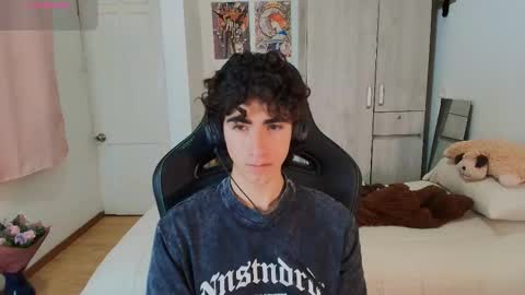 lucas_xo online show from February 6, 2026, 2:27 am