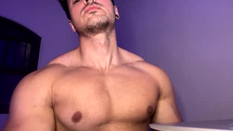 lucasfit24 online show from February 5, 2025, 11:39 pm