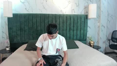 Lucca Moreti online show from March 22, 2026, 3:43 am