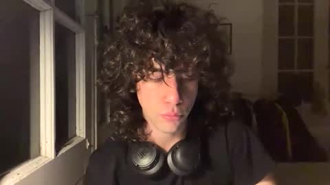 lucca online show from November 19, 2025, 2:11 am