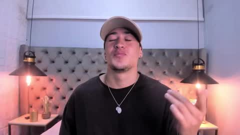 luccagrey online show from November 7, 2025, 2:28 pm