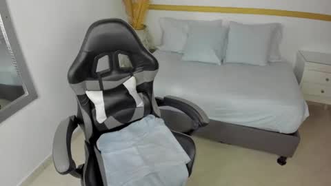 L U C C I A online show from October 6, 2025, 12:46 pm