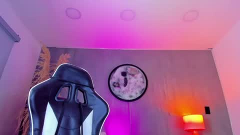 L U C C I A online show from April 14, 2026, 2:28 am