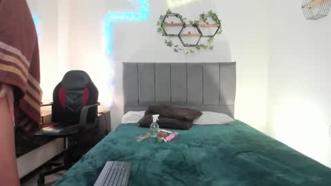 Lucero  online show from November 21, 2025, 3:16 am