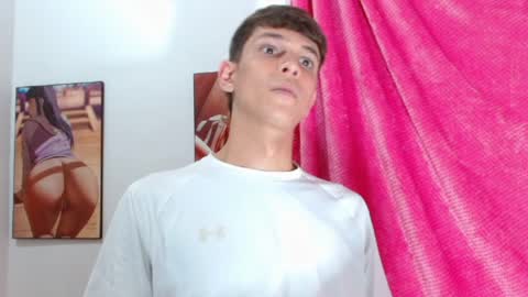 LUCHO HOT  online show from April 5, 2026, 7:22 pm