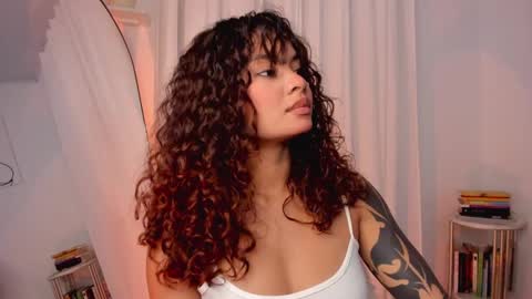 Lucia online show from February 5, 2025, 10:33 pm