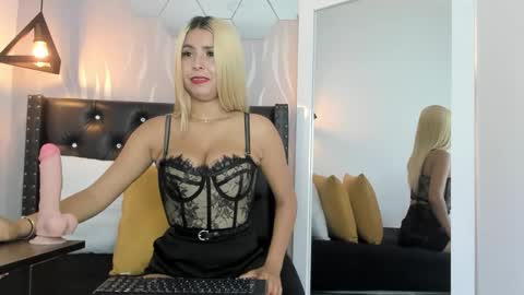 Lucia online show from October 5, 2025, 1:31 pm