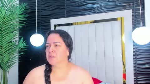 Lucia Vonne online show from March 3, 2025, 11:00 am