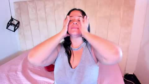 Lucia Vonne online show from September 16, 2025, 2:40 pm