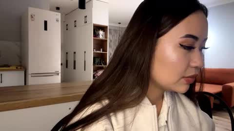 Kira online show from November 2, 2025, 12:18 pm