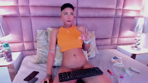  lucia wallace  online show from February 13, 2025, 11:15 pm