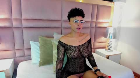  lucia wallace  online show from September 21, 2025, 9:27 pm