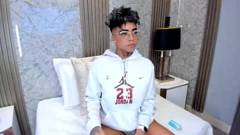  lucia wallace  online show from March 3, 2026, 10:59 pm